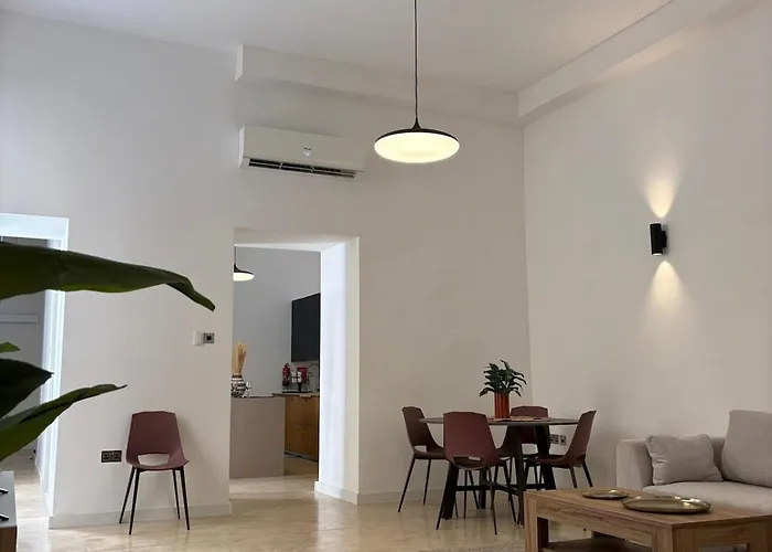 St Ursula Sanctuary 3 Bed Διαμέρισμα